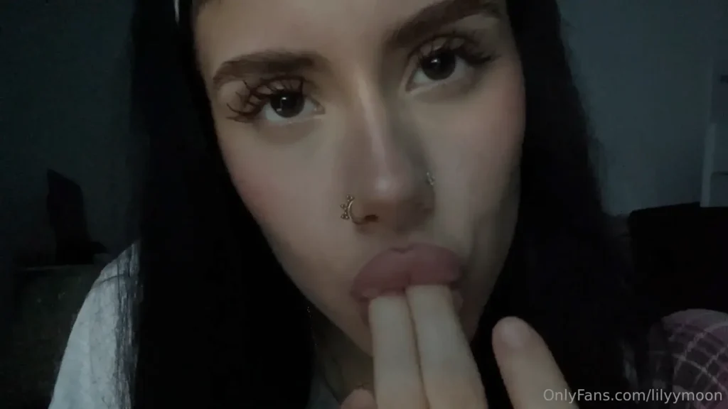 Violet Reign ASMR Let Me Clean Your Face OnlyFans Leak
