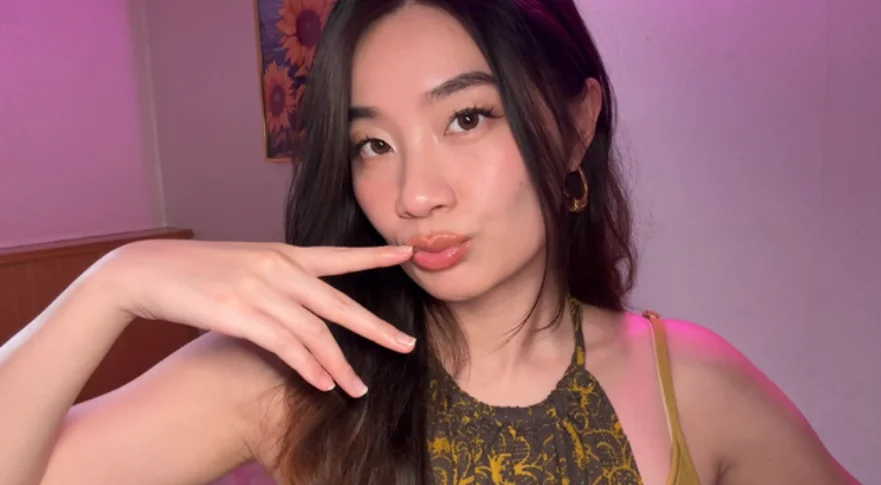 Lin ASMR Lip Gloss On You & Me Patreon Leak