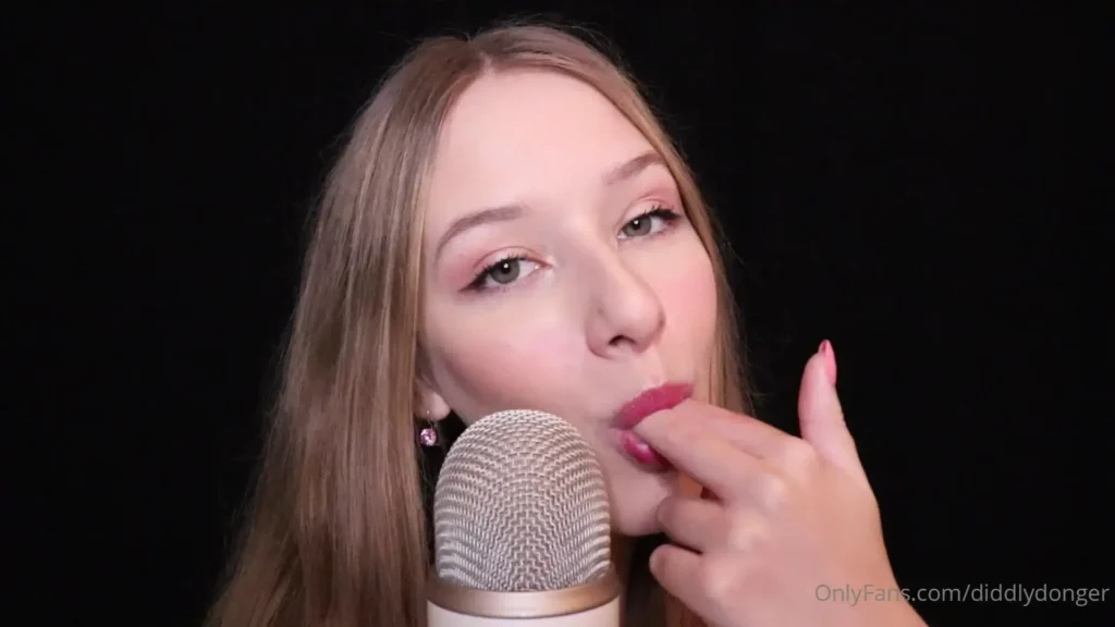 Diddly ASMR Up-Close Finger Sucking Joi