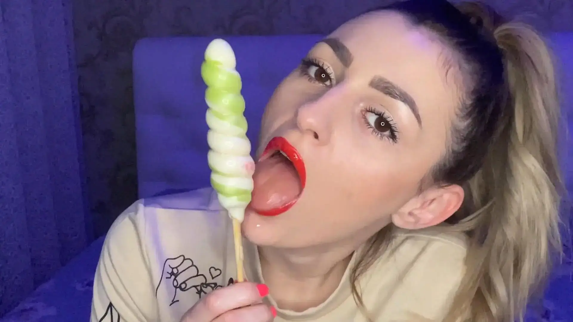 Olchonok ASMR Lollipop Sucking - ASMRFree