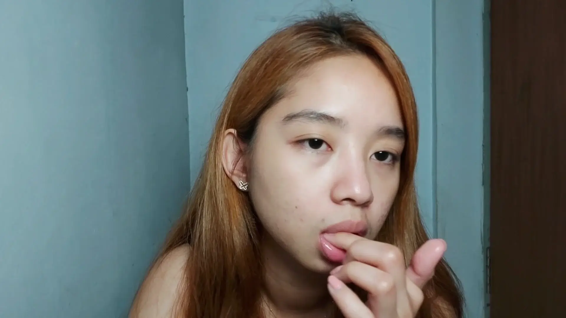 Zozo ASMR Spicy Finger Licking & Sucking - ASMRFree