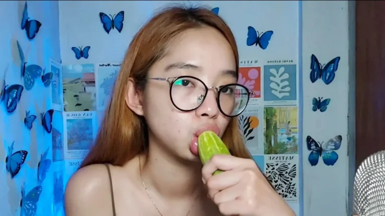 ZOZO ASMR Cucumber Sucking Wet Mouth Sound Patreon Leak