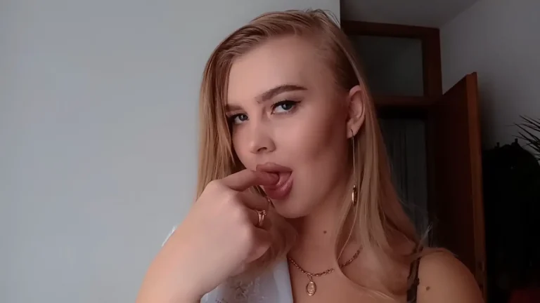 ASMR Siren Hot Secretary Cucumber Sucking Video Leak