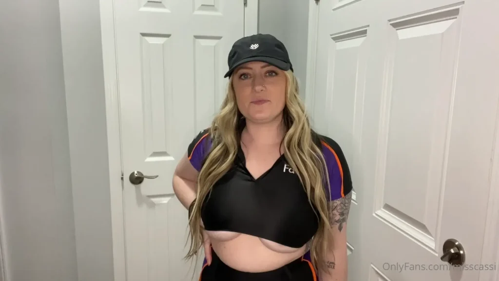 Miss Cassi ASMR Fed Ex Delivers a Package & Persuades You to Cheat on Wife Onlyfans Leak