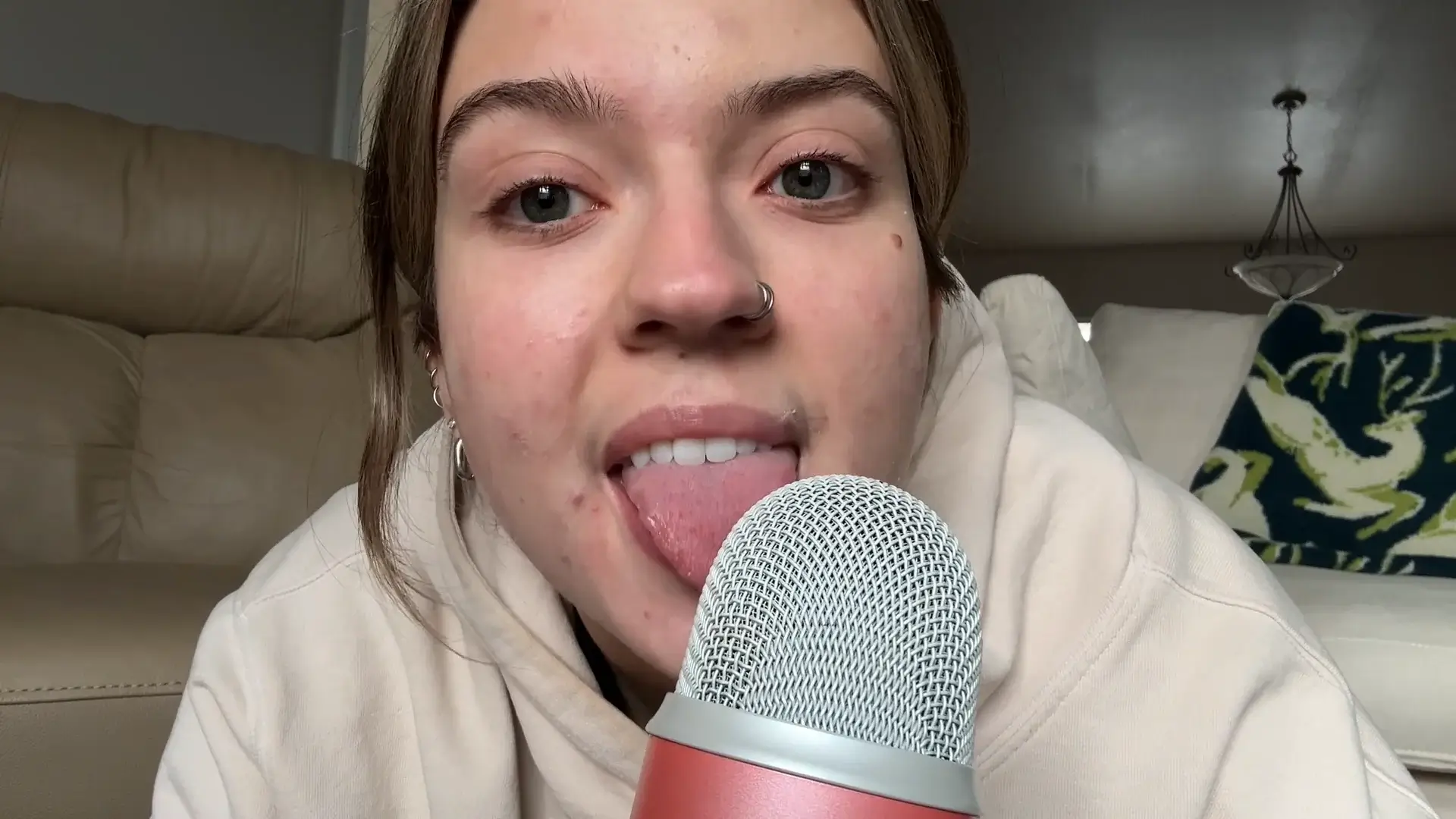 Sadie ASMR Spitty Tongue Tracing & Short Scratching Patreon Leak - ASMRFree